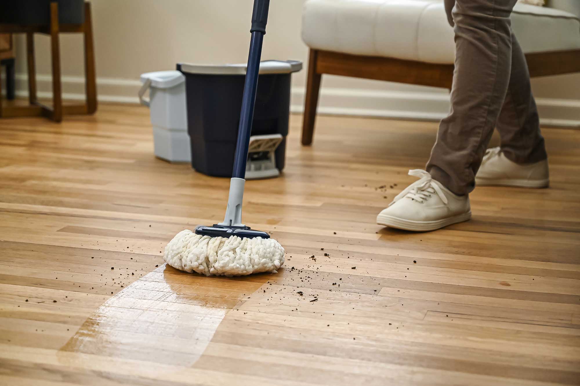 MOP-LIKE-A-PRO_-PROFESSIAL- ניקוי- TIPS-USING-A-CLEAN-SPIN-MOP